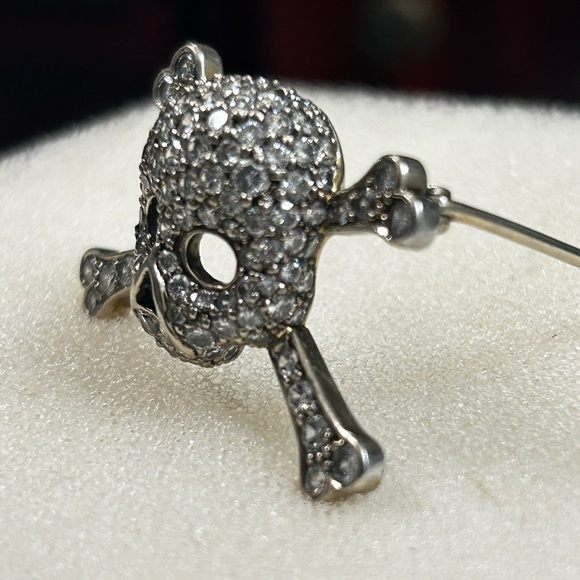 K. Brunini 18 k white gold and diamond pin. - Picture 5 of 7